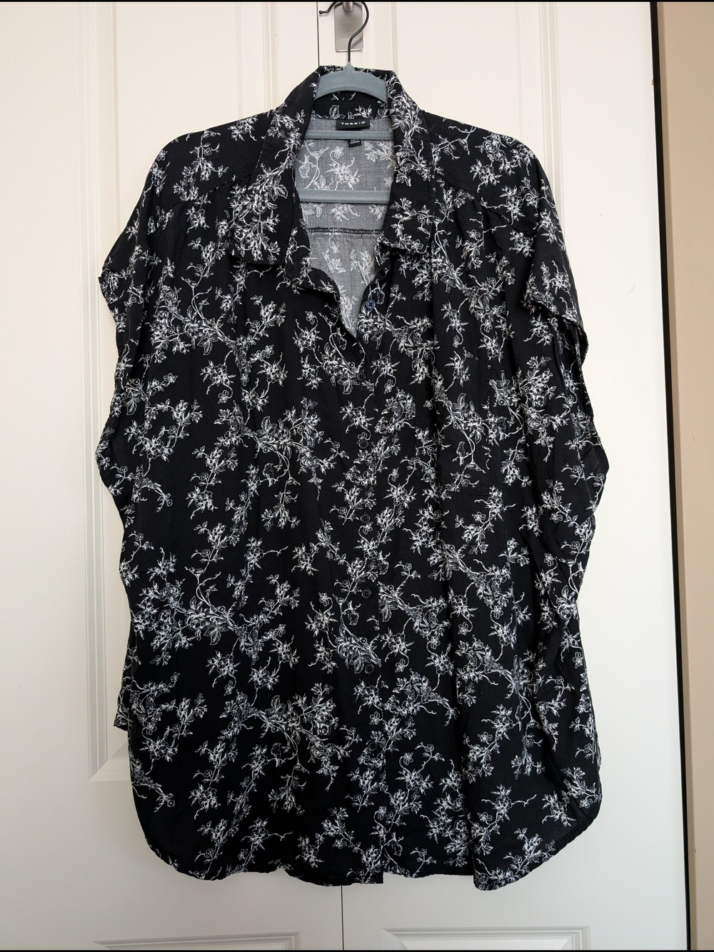 torrid Black Button-Front Floral Print Blouse